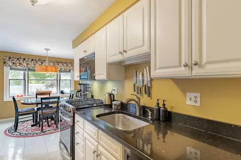 Kitchen - 9 Mcdermott Farm # -B, Danvers, MA 01923 photo 5 of 6