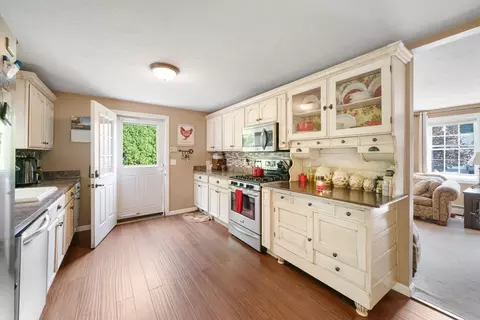 Kitchen - 5 Lynne Rd, Wareham, MA 02571 photo 2 of 3