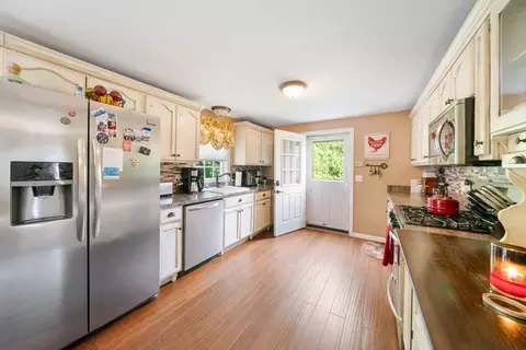 Kitchen - 5 Lynne Rd, Wareham, MA 02571 photo 3 of 3