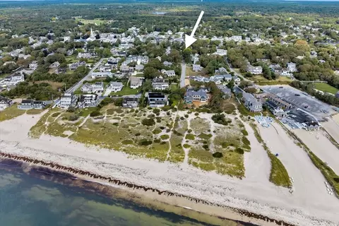 29 Braddock St, Harwich, MA 02646