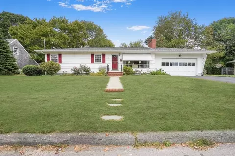 17 Evergreen St, Fairhaven, MA 02719