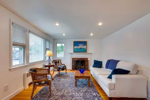 14 Hill St, Needham, MA 02494