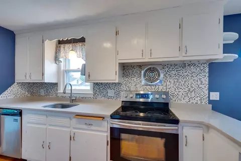 14 Hill St, Needham, MA 02494 photo 6