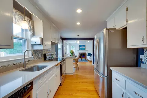 14 Hill St, Needham, MA 02494 photo 5