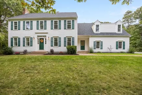 27 Wolf Hl, Sandwich, MA 02537