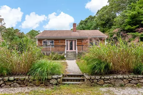 18 Wampum Rd, Falmouth, MA 02536
