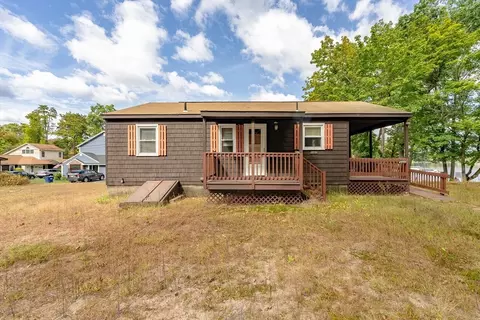 11 2nd St, Southwick, MA 01077