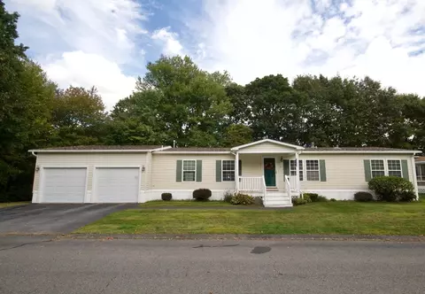 71 Cobb Brook Dr, Taunton, MA 02780