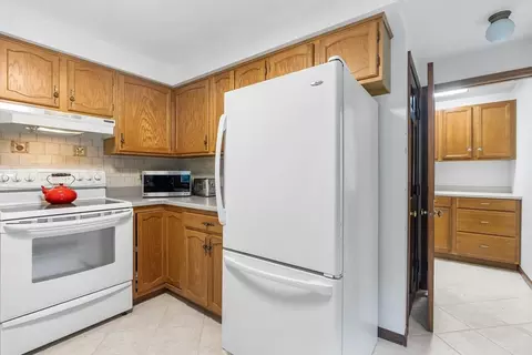 Kitchen - 60 Valley Brook Rd, Barnstable, MA 02632 photo 3 of 4
