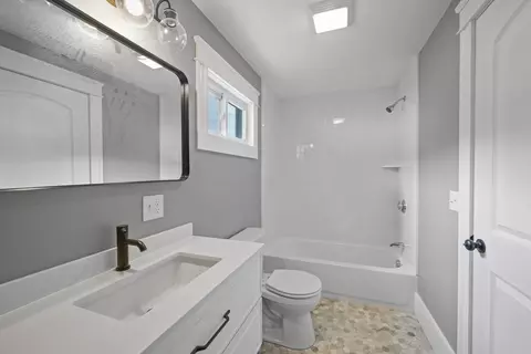 225 Chavenson St, Fall River, MA 02723 photo 12