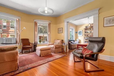 7 Auburn Ct #1, Brookline, MA 02446