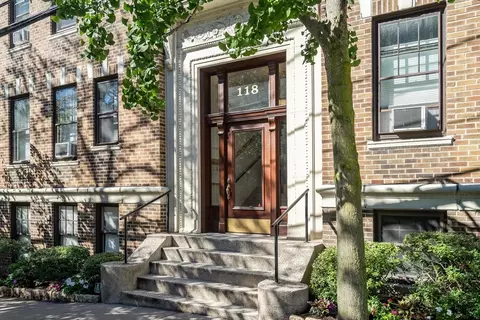 118 Saint Paul St #4, Brookline, MA 02445