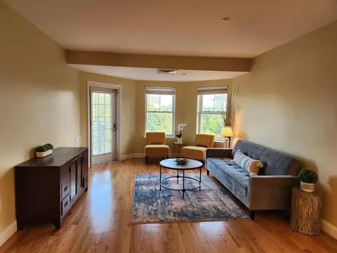 10 Seaport Dr #2411, Quincy, MA 02171