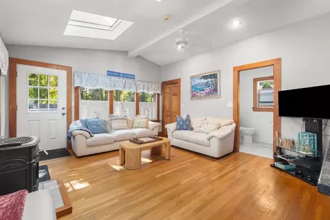 16 Walnut Ave, Beverly, MA 01915 photo 7