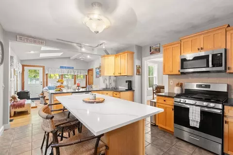 16 Walnut Ave, Beverly, MA 01915 photo 6