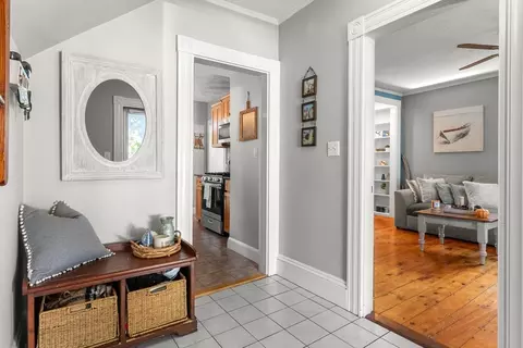 16 Walnut Ave, Beverly, MA 01915 photo 4