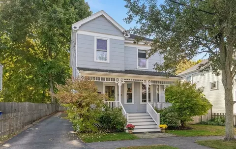 16 Walnut Ave, Beverly, MA 01915 photo 2