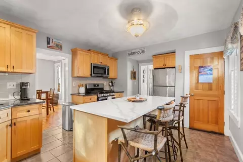 16 Walnut Ave, Beverly, MA 01915 photo 5
