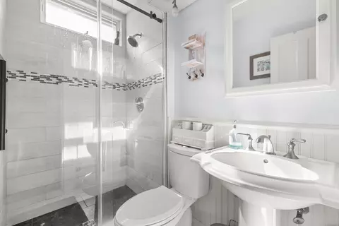 16 Walnut Ave, Beverly, MA 01915 photo 10