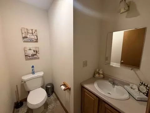 Bath - 42-44 Griffin St, Springfield, MA 01104 photo 3 of 3
