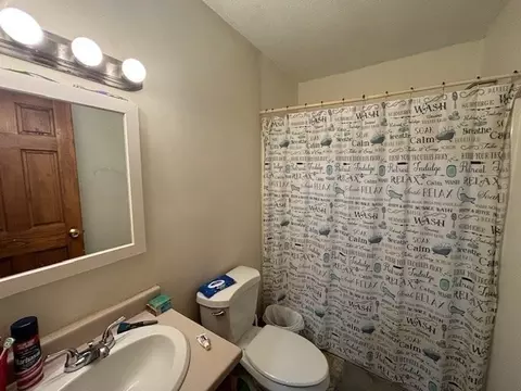 Bath - 42-44 Griffin St, Springfield, MA 01104 photo 2 of 3