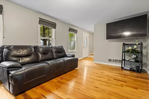 9 Lamplighter Ln, Chelmsford, MA 01863 photo 7