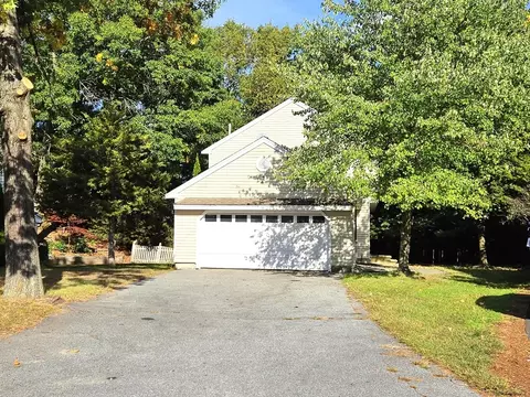 9 Lamplighter Ln, Chelmsford, MA 01863 photo 3