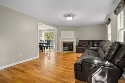 9 Lamplighter Ln, Chelmsford, MA 01863 photo 5