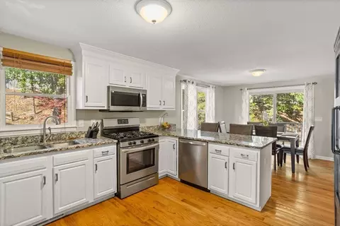 9 Lamplighter Ln, Chelmsford, MA 01863 photo 12