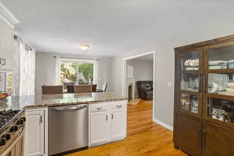 9 Lamplighter Ln, Chelmsford, MA 01863 photo 14