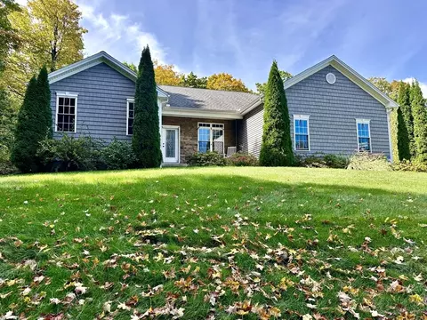86 S Westfield St, Agawam, MA 01030