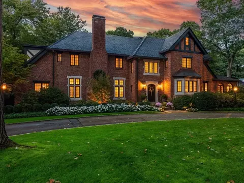 165 Cliff Rd, Wellesley, MA 02481