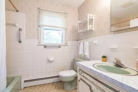 Bath - 147 E Hadley Rd, Amherst, MA 01002 photo 3 of 3