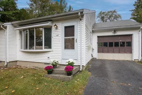 Exterior - 147 E Hadley Rd, Amherst, MA 01002 photo 4 of 10