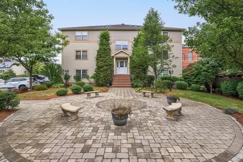 590 Boston St #301, Lynn, MA 01905
