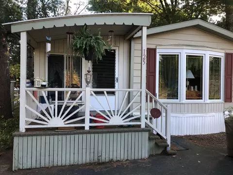 125 Pine Ave, Sturbridge, MA 01566