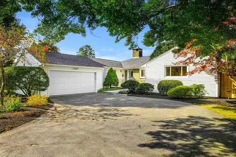 107 Bradlee Ave, Swampscott, MA 01907