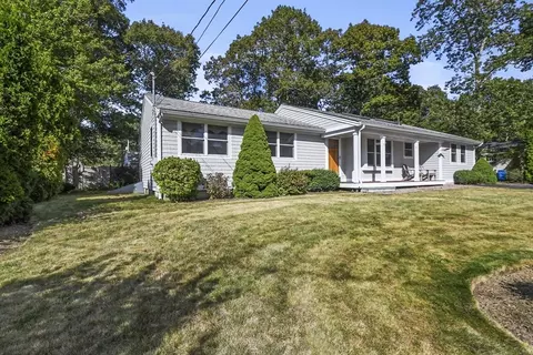 77 Striper Ln, Falmouth, MA 02536