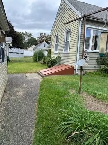107 Clairmont Ave, Chicopee, MA 01013 photo 4