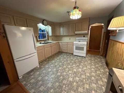107 Clairmont Ave, Chicopee, MA 01013 photo 8