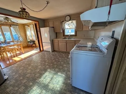 107 Clairmont Ave, Chicopee, MA 01013 photo 9