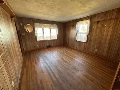 107 Clairmont Ave, Chicopee, MA 01013 photo 21