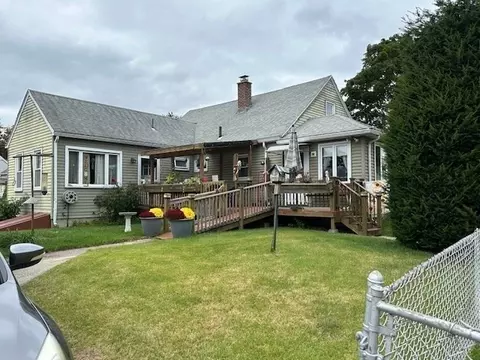 107 Clairmont Ave, Chicopee, MA 01013 photo 3