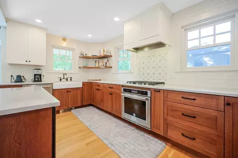 Kitchen - 32 Pennsylvania Ave, Reading, MA 01867 photo 2 of 7