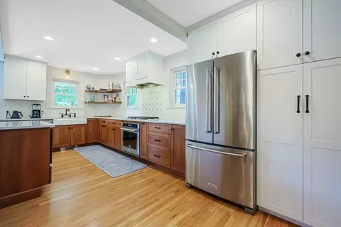 Kitchen - 32 Pennsylvania Ave, Reading, MA 01867 photo 4 of 7