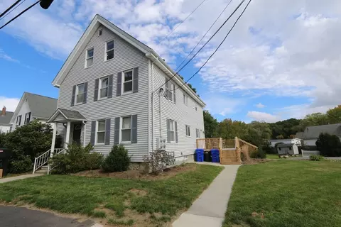 60 W Weir St, Taunton, MA 02780