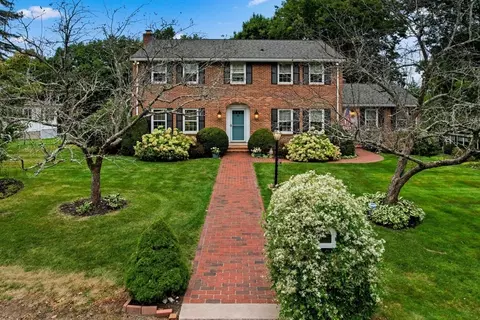 11 Plymouth Rd, Winchester, MA 01890