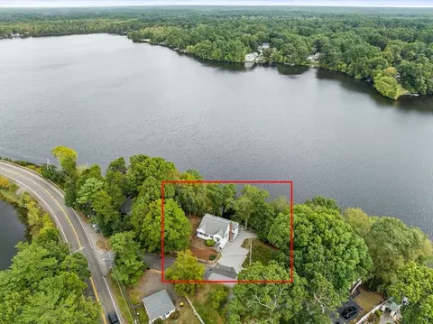 47 White Island Rd, Halifax, MA 02338
