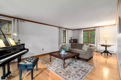 83 Brookside Dr, Uxbridge, MA 01569 photo 9