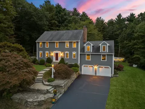 83 Brookside Dr, Uxbridge, MA 01569